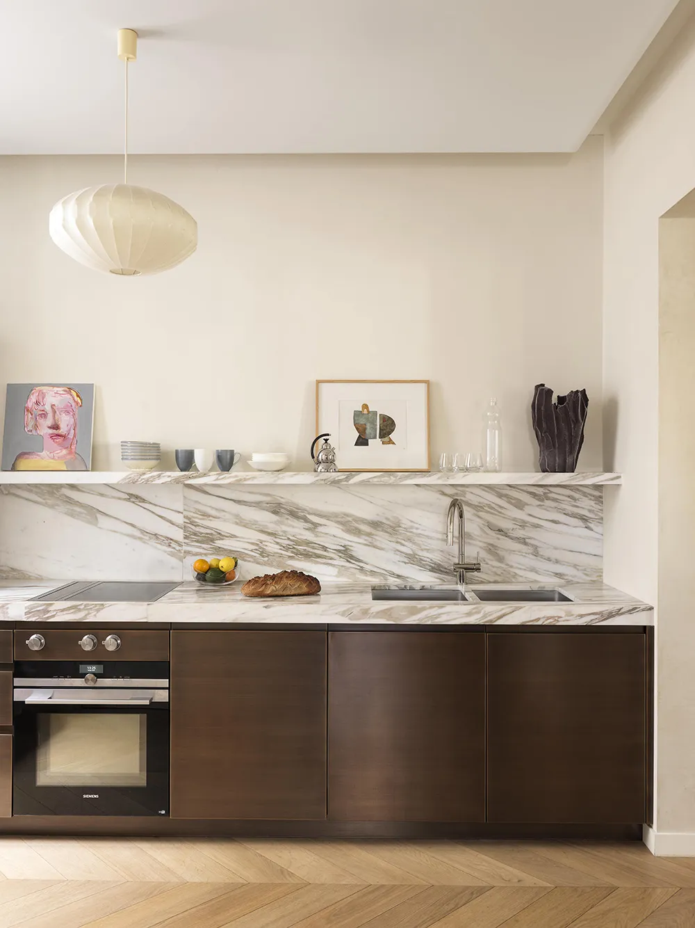 Moderate modern elegance of an apartment in the Paris suburbs - Gallery image 6