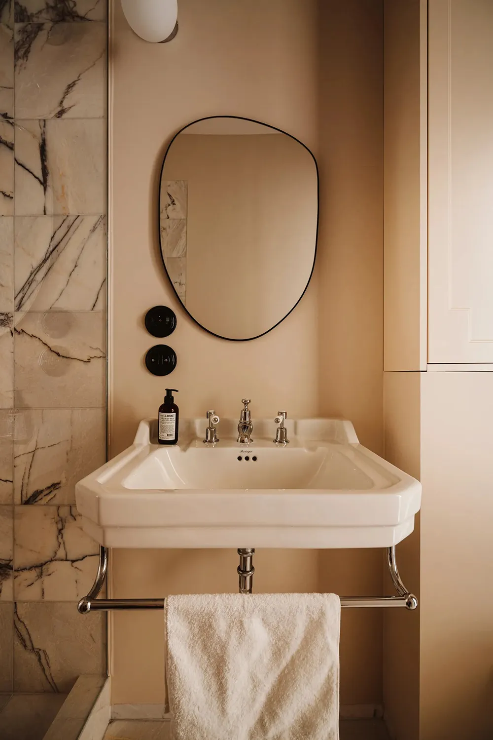 Convenient Layout and Stylish Design: Renovation of a Small Apartment in Warsaw - Gallery image 11