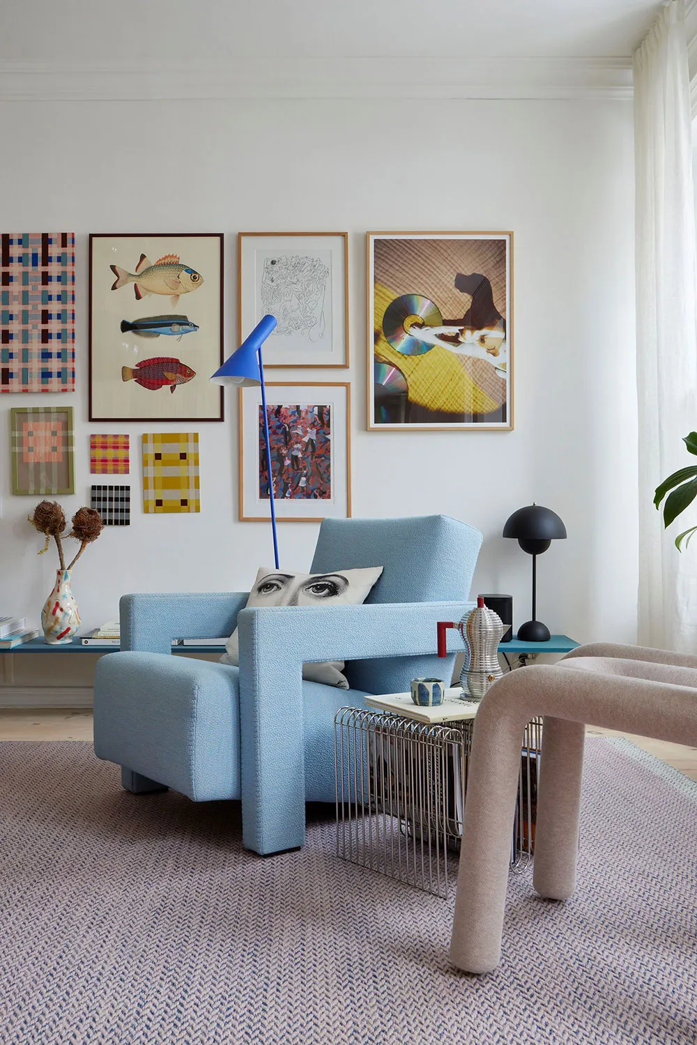 Scandinavie joyeuse : appartement aux couleurs vives et meubles design à Stockholm (64 m²) - Gallery image 4