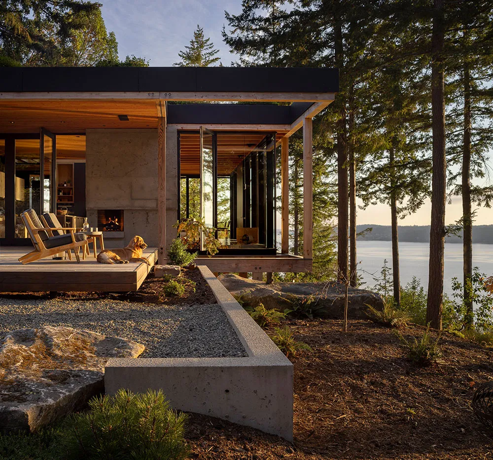 Verre, bois et béton : une maison minimaliste au bord d'un lac dans l'État de Washington - Gallery image 1