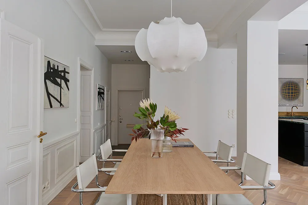 Skandynawski minimalizm z kolorowymi akcentami - Gallery image 25