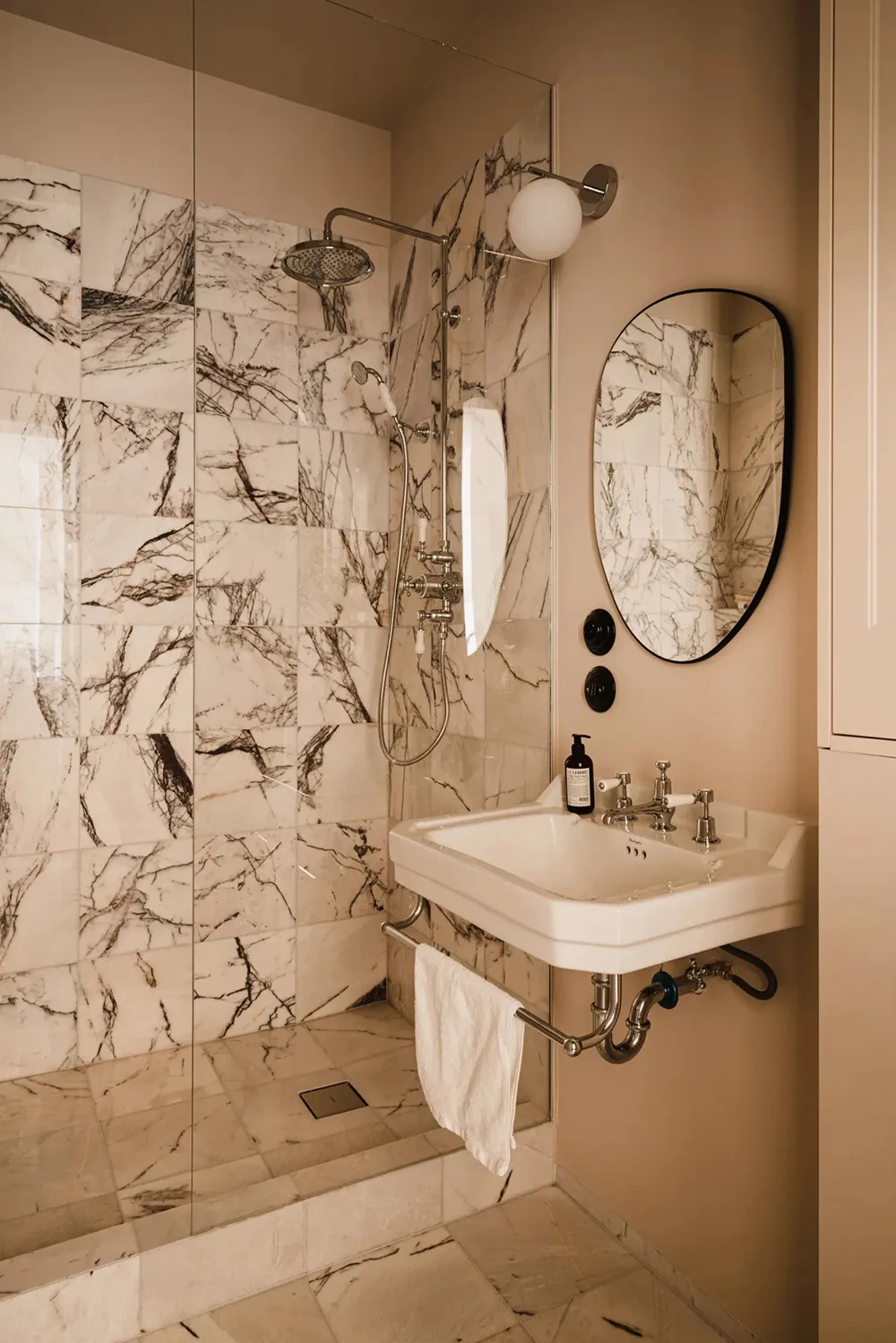 Convenient Layout and Stylish Design: Renovation of a Small Apartment in Warsaw - Gallery image 12