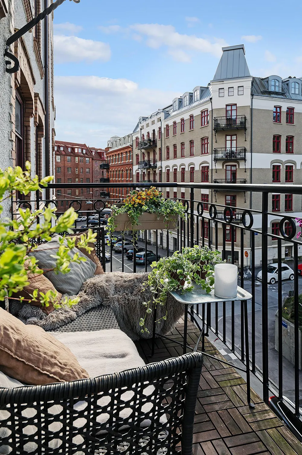 Helle skandinavische Wohnung mit beeindruckender blauer Schlafzimmer - Gallery image 4