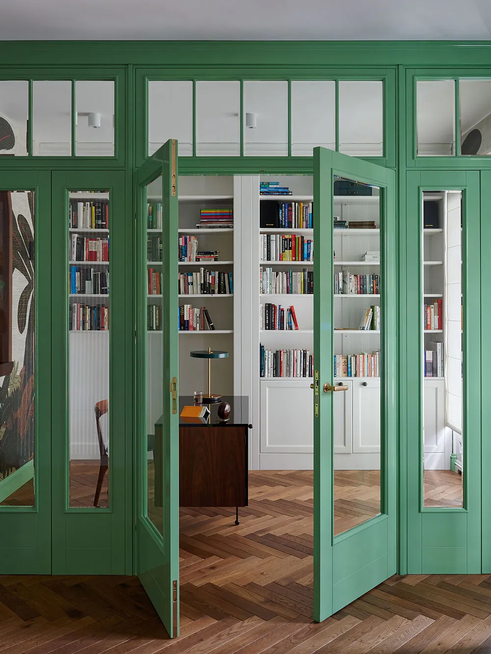 Kolorowy design w wygodnym domu w stylu art-deco w Warszawie - Gallery image 6