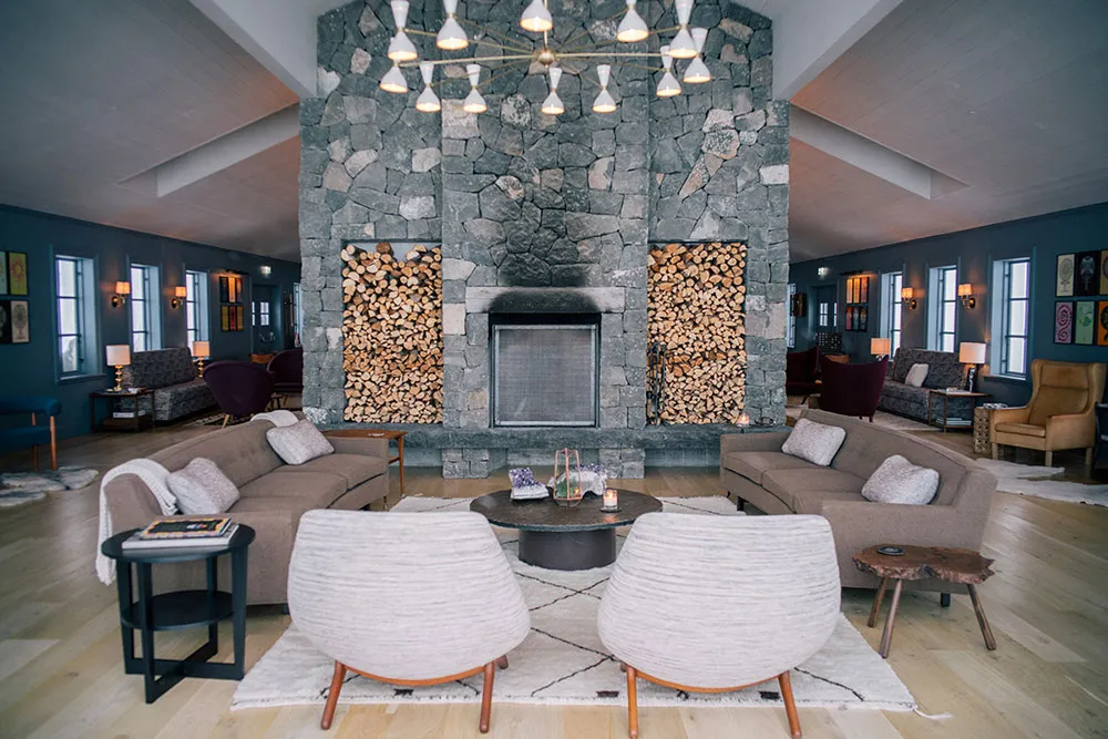 Le cocon nordique rigoureux : un merveilleux et isolé hôtel Deplar Farm en Islande - Gallery image 11