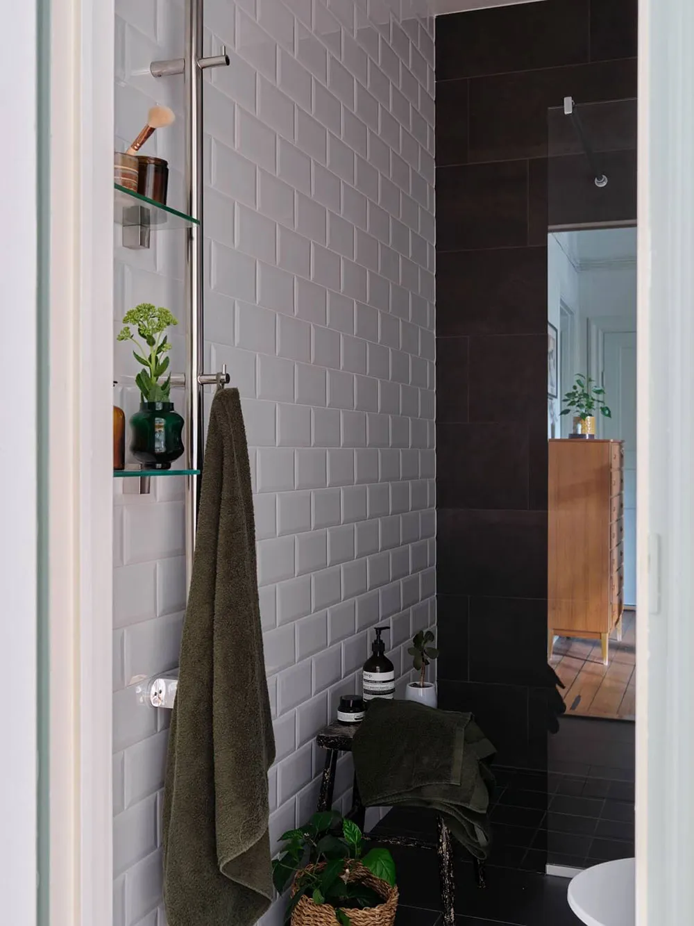 Appartement scandinave avec des détails féminins agréables - Gallery image 20