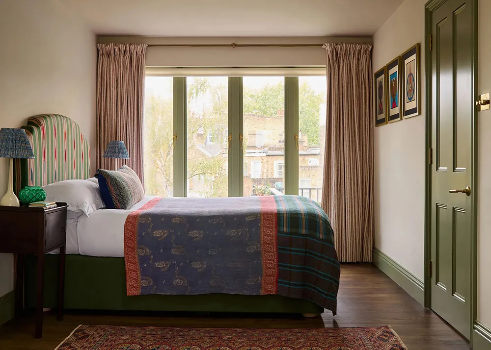 Коллекция абстрактной живописи в дизайне яркого интерьера в Лондоне - Gallery image 21