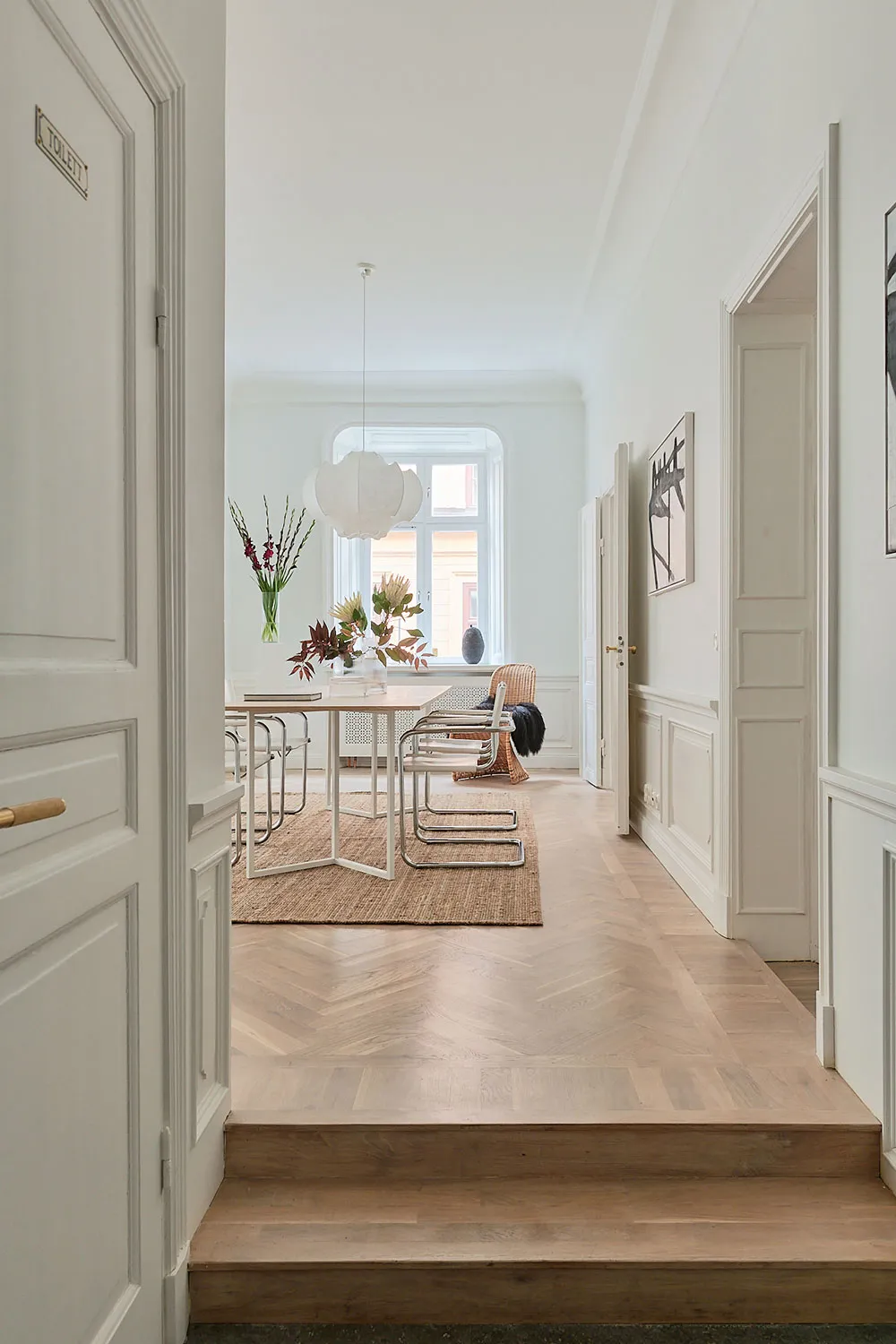 Skandynawski minimalizm z kolorowymi akcentami - Gallery image 26