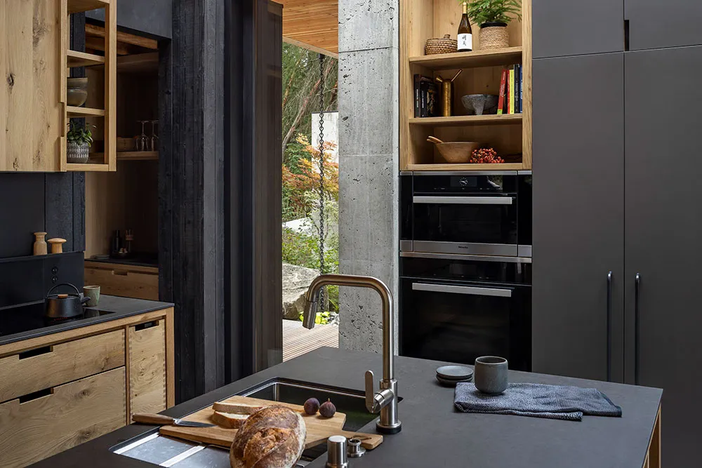 Verre, bois et béton : une maison minimaliste au bord d'un lac dans l'État de Washington - Gallery image 17