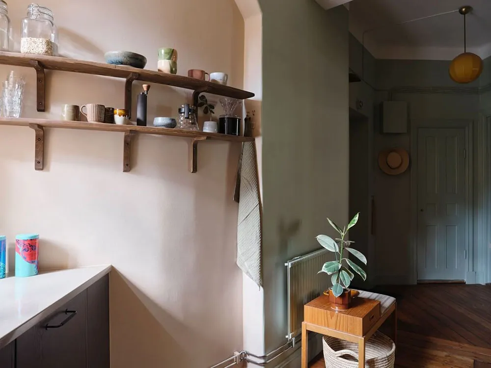 Appartement scandinave avec des détails féminins agréables - Gallery image 19