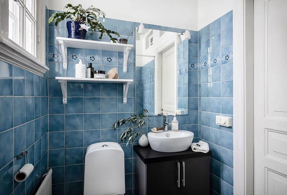 Sol noir dans la cuisine et jolies fenêtres : appartement dans une maison inhabituelle du XVIIIe siècle à Göteborg (71 m²) - Gallery image 27