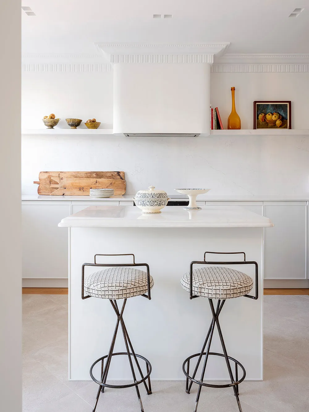 Jasny i ciepły wnętrze mieszkania w starym domu w Madrycie - Gallery image 7