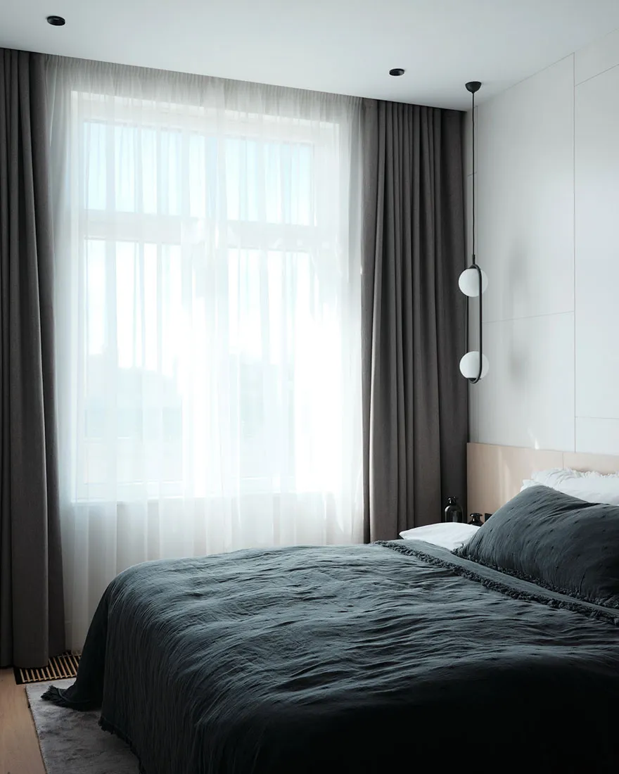 Кровать на подиуме и красный диван: квартира для студента в Санкт-Петербурге (75 кв. м) - Gallery image 18