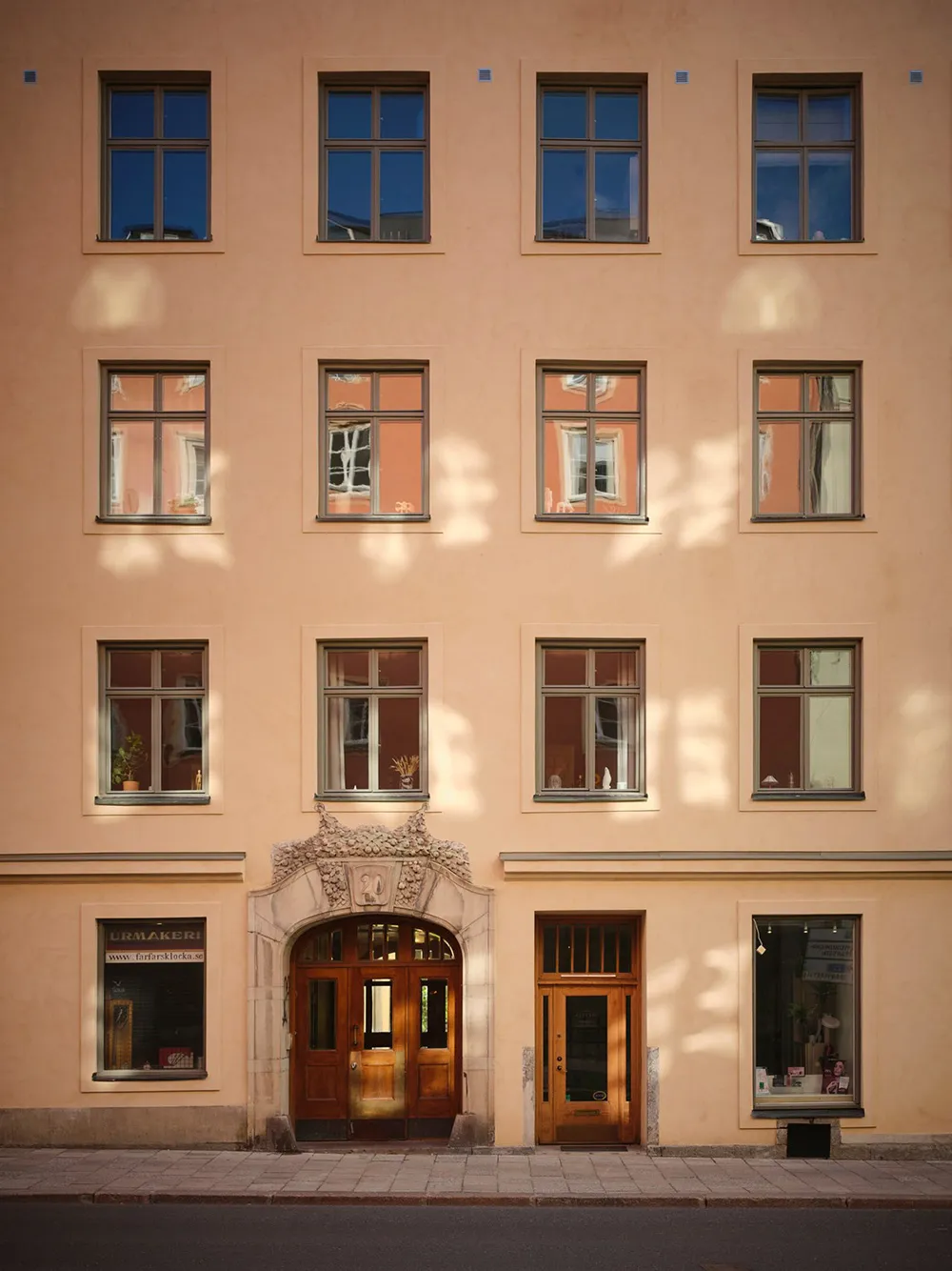 Interior escandinavo tranquilo con suaves notas otoñales en el diseño (67 m²) - Gallery image 35