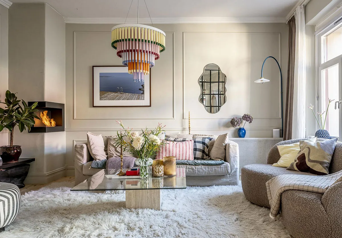 Molduras, ladrillo y mansardas: un interesante interior en Suecia - Gallery image 3