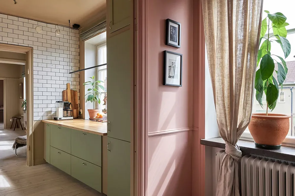 स्वीडिश अपार्टमेंट डिज़ाइन में असामान्य रंगों का उपयोग (59 वर्ग मीटर) - Gallery image 17