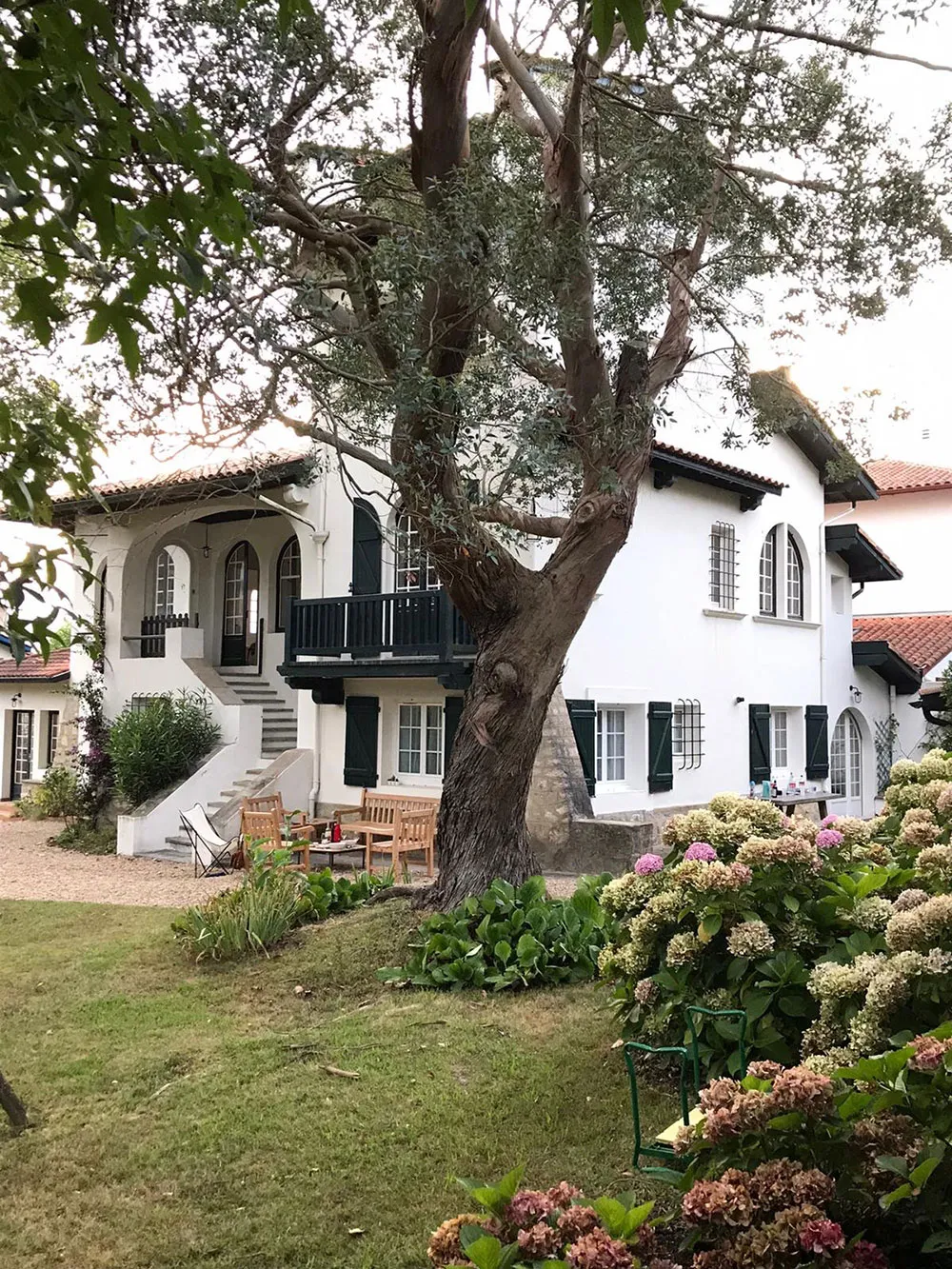 Beautiful Light Interiors of Charming Coastal House in France - Gallery image 22