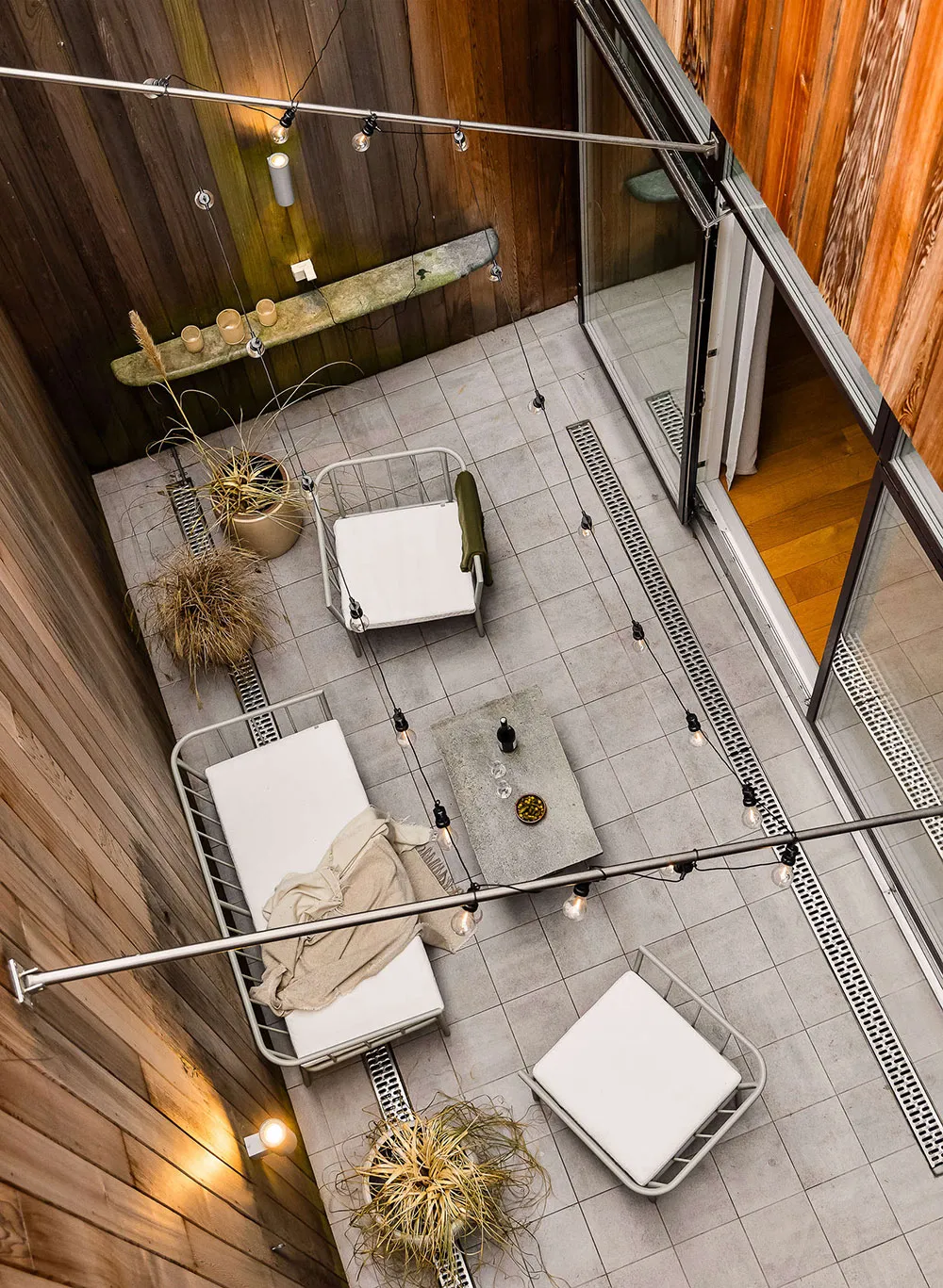 Jasny loft w Stokholmie z niezwykle wysokimi sufitami i patio - Gallery image 9