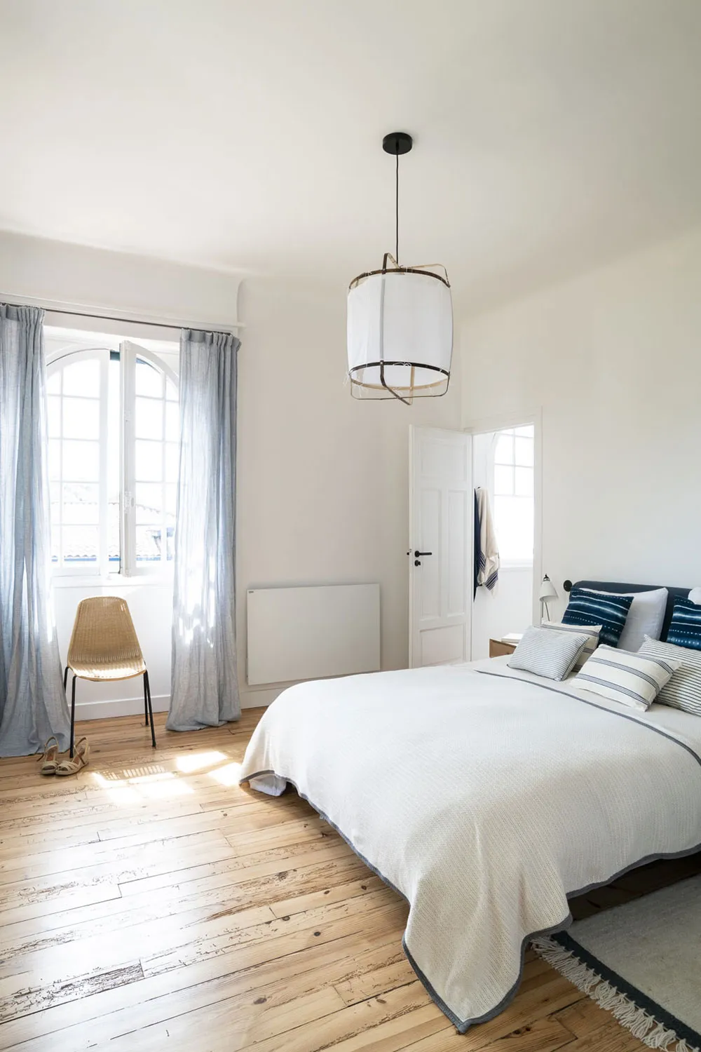 Beautiful Light Interiors of Charming Coastal House in France - Gallery image 16