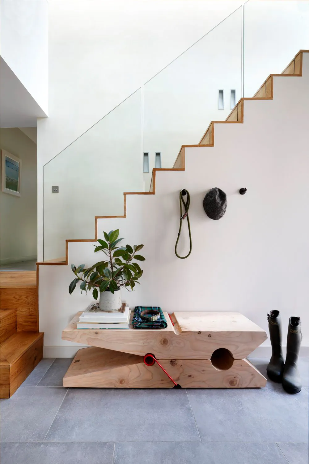 スコットランドの島々の景色が望める、明るくモダンなインテリア - Gallery image 5