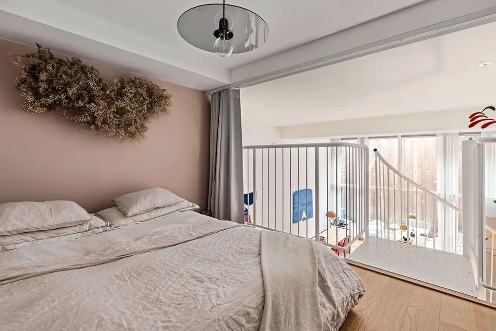 Jasny loft w Stokholmie z niezwykle wysokimi sufitami i patio - Gallery image 18