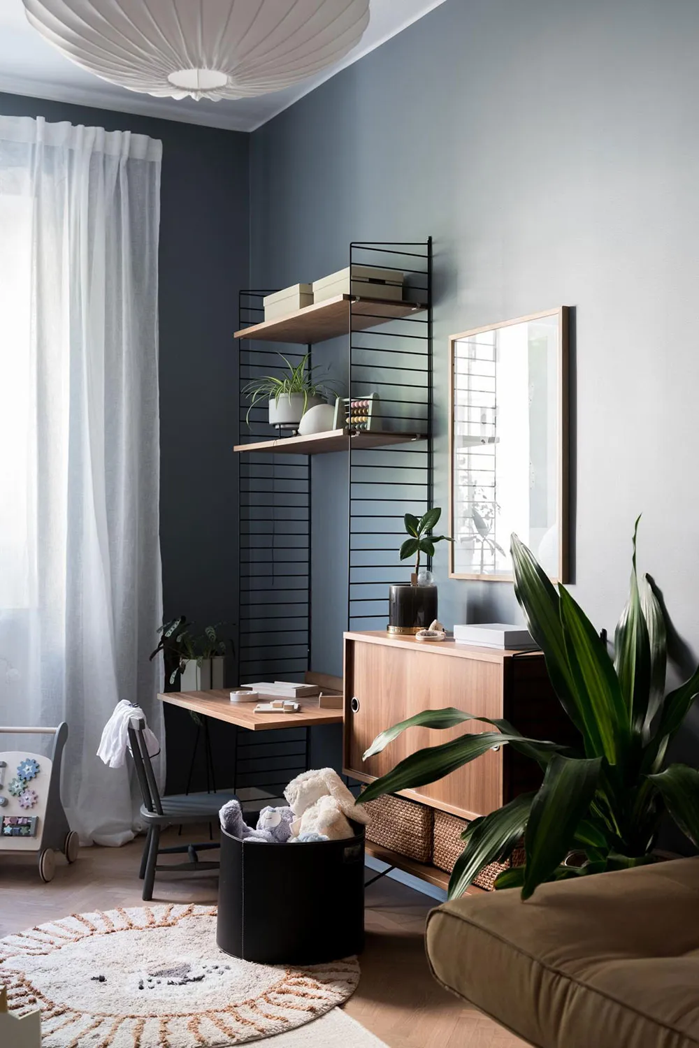 Przyjazny skandynawski interior trzykomnatnego mieszkania (75 m²) - Gallery image 31