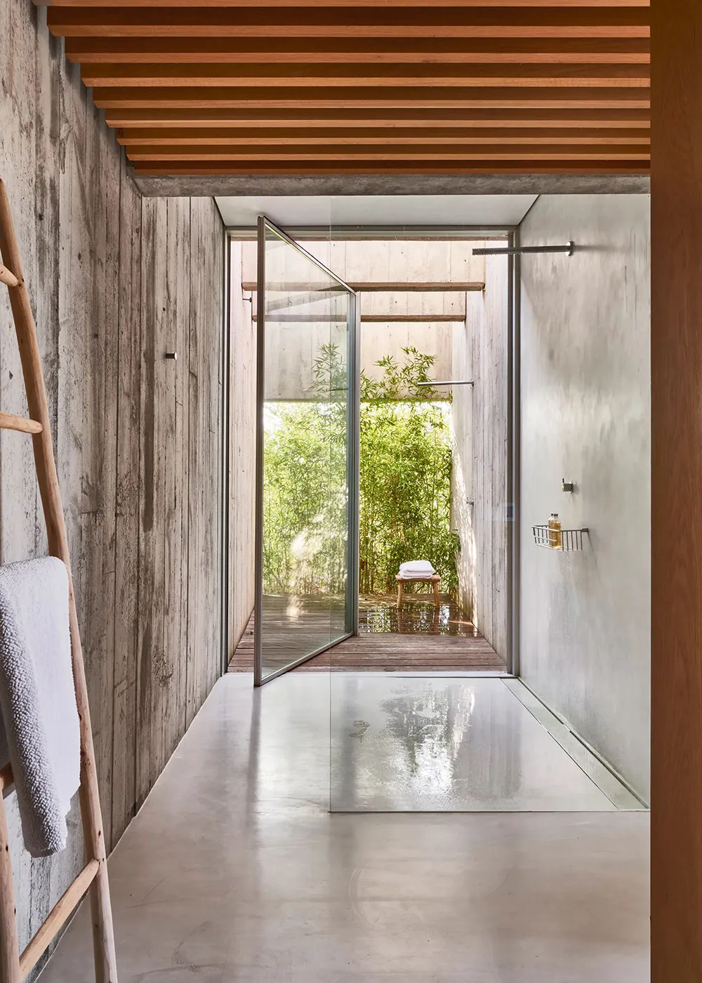 Piękno przemysłowych detali w designie nowoczesnej wille na Ibice - Gallery image 14