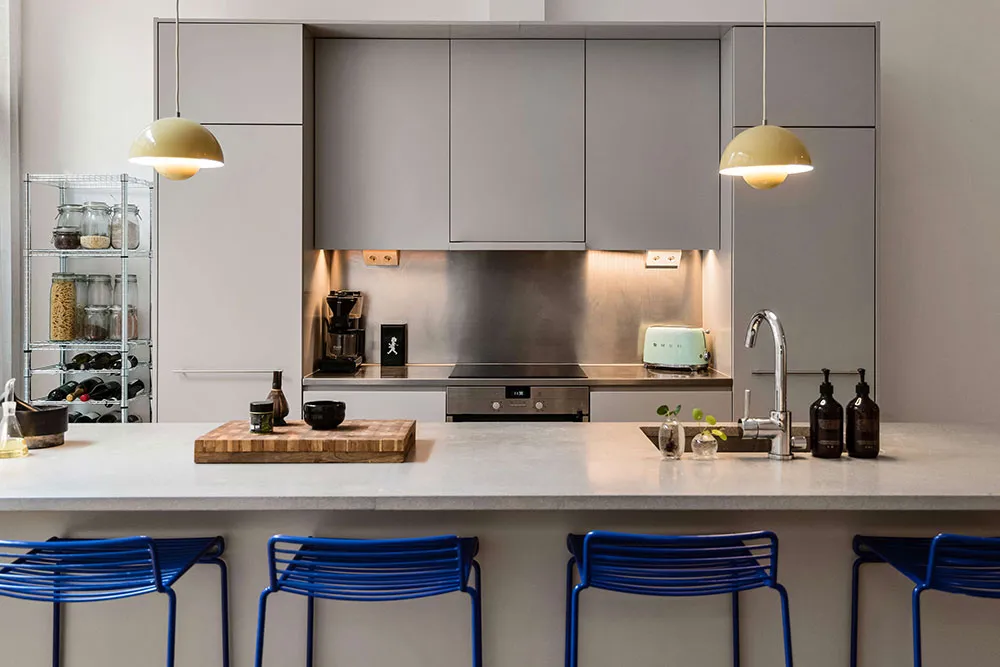 Jasny loft w Stokholmie z niezwykle wysokimi sufitami i patio - Gallery image 12