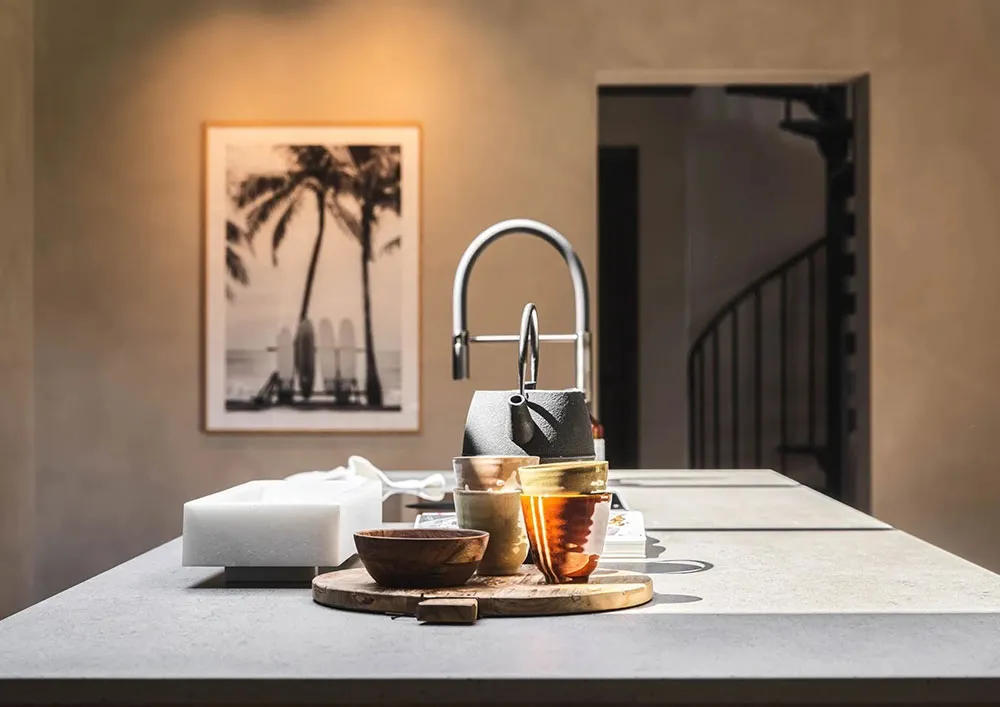 Стильные натуральные интерьеры шведского дома из дерева и камня - Gallery image 6