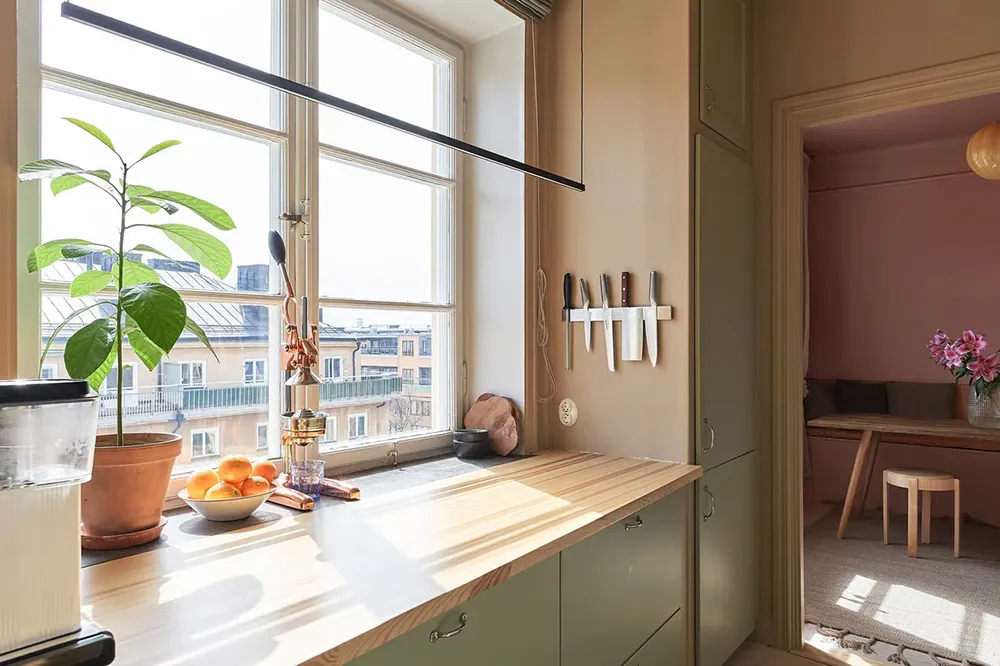 स्वीडिश अपार्टमेंट डिज़ाइन में असामान्य रंगों का उपयोग (59 वर्ग मीटर) - Gallery image 13