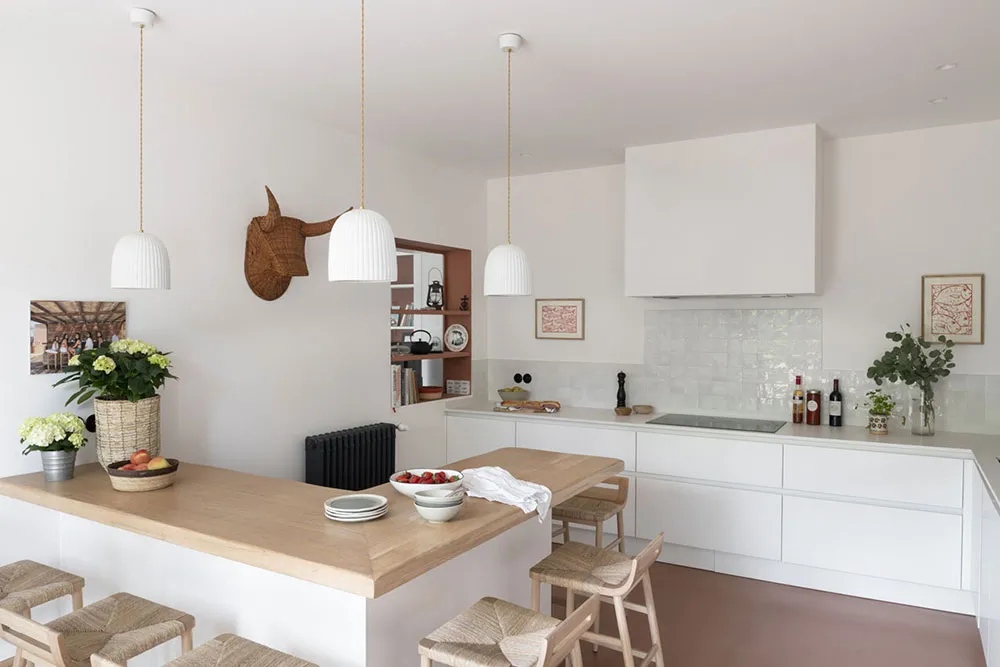 Beautiful Light Interiors of Charming Coastal House in France - Gallery image 4