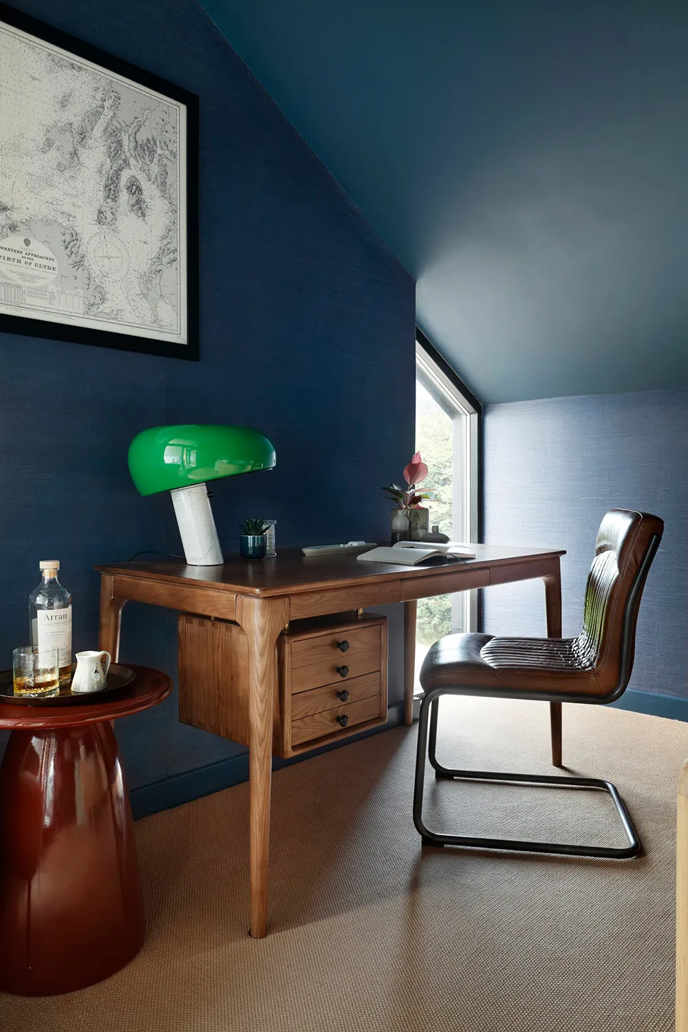 スコットランドの島々の景色が望める、明るくモダンなインテリア - Gallery image 10