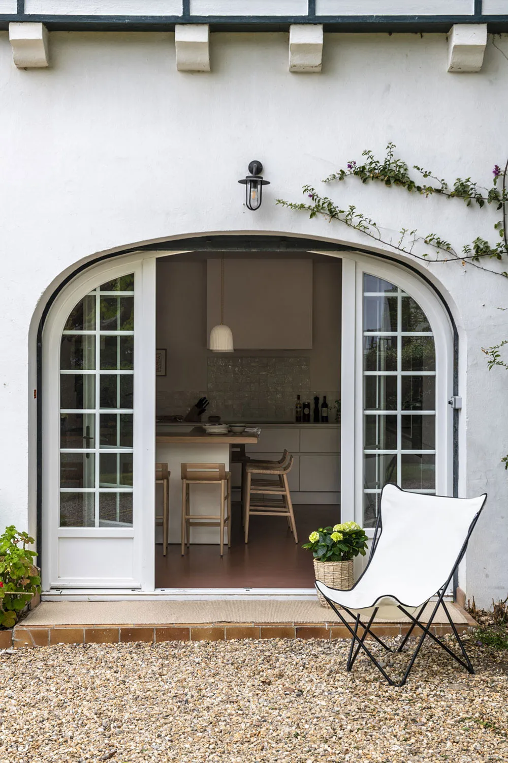 Beautiful Light Interiors of Charming Coastal House in France - Gallery image 21