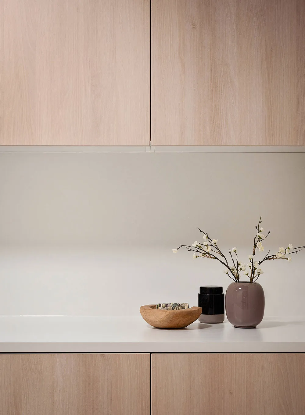 スウェーデンにある、夕日の景色を楽しめるモダンな住宅で、インテリアも上品です。 - Gallery image 15