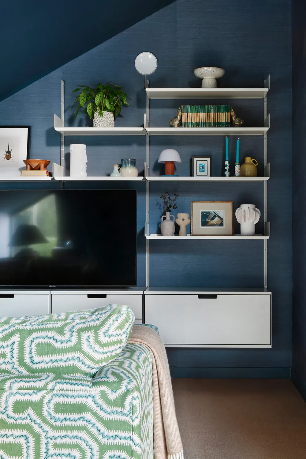 スコットランドの島々の景色が望める、明るくモダンなインテリア - Gallery image 9