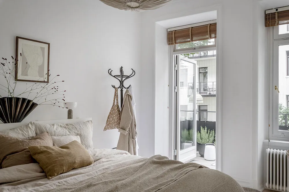 Sand-beige accents in the design of a light Scandinavian apartment (55 sq. m) - Gallery image 8