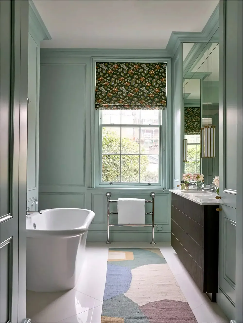 Mix lebhafter Farben und interessanter Muster im Zentrum von London - Gallery image 5