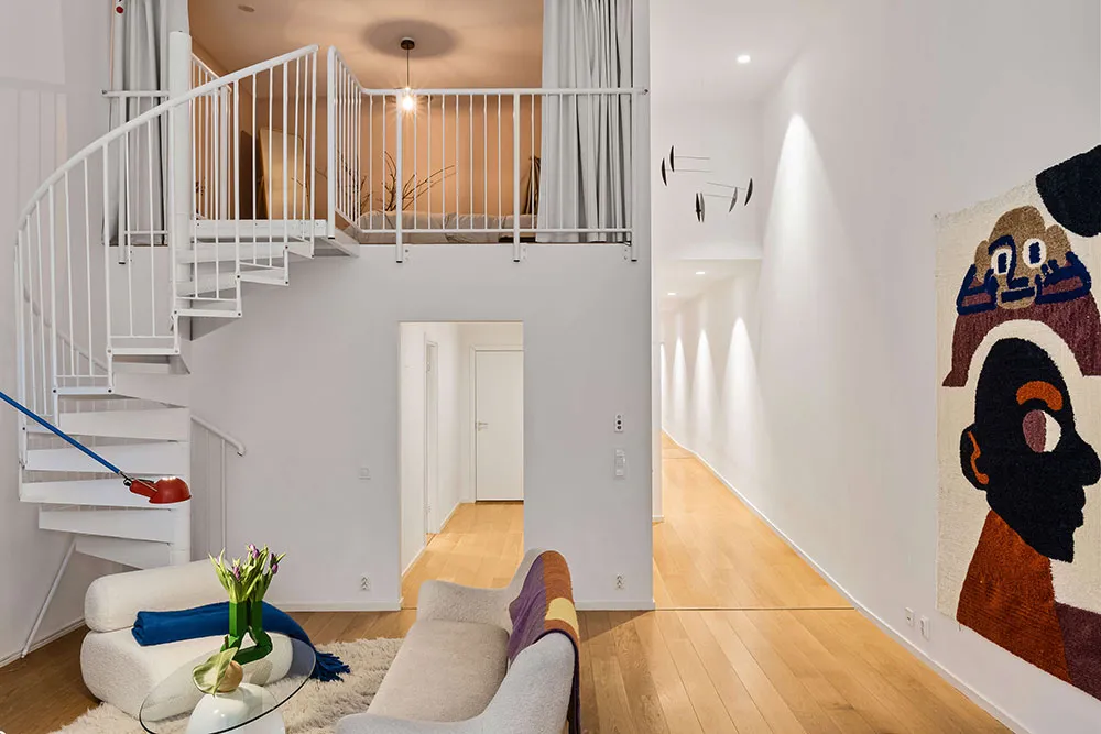 Jasny loft w Stokholmie z niezwykle wysokimi sufitami i patio - Gallery image 16