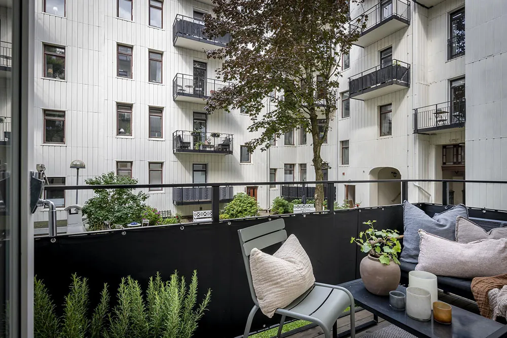 Sand-beige accents in the design of a light Scandinavian apartment (55 sq. m) - Gallery image 3