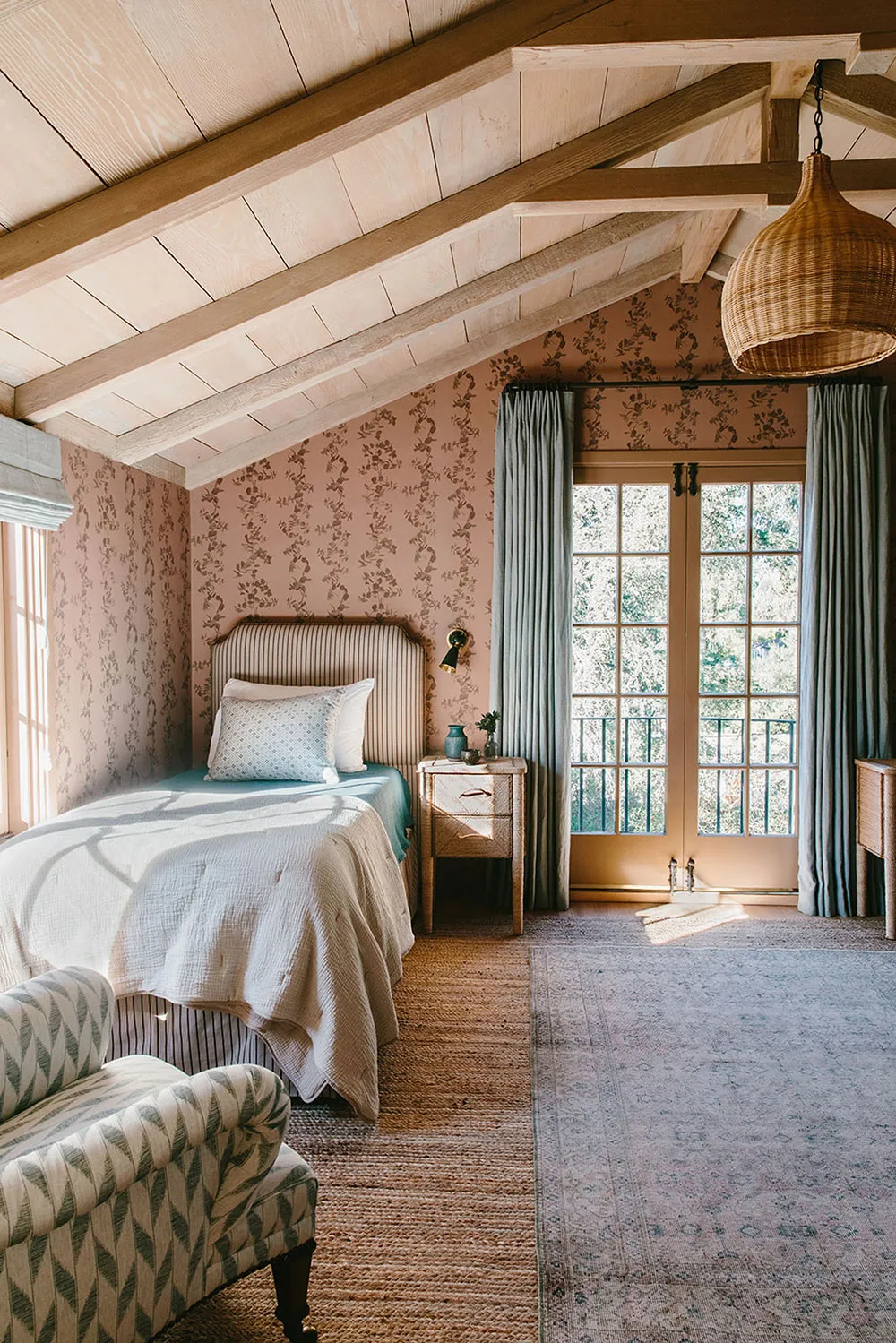 Уютне оновлення будинку в середземноморському стилі в Каліфорнії - Gallery image 18