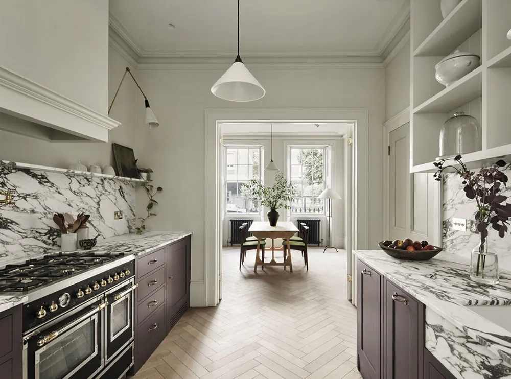 Sérénité et noblesse des intérieurs modernes d'un townhouse historique à Londres - Gallery image 9