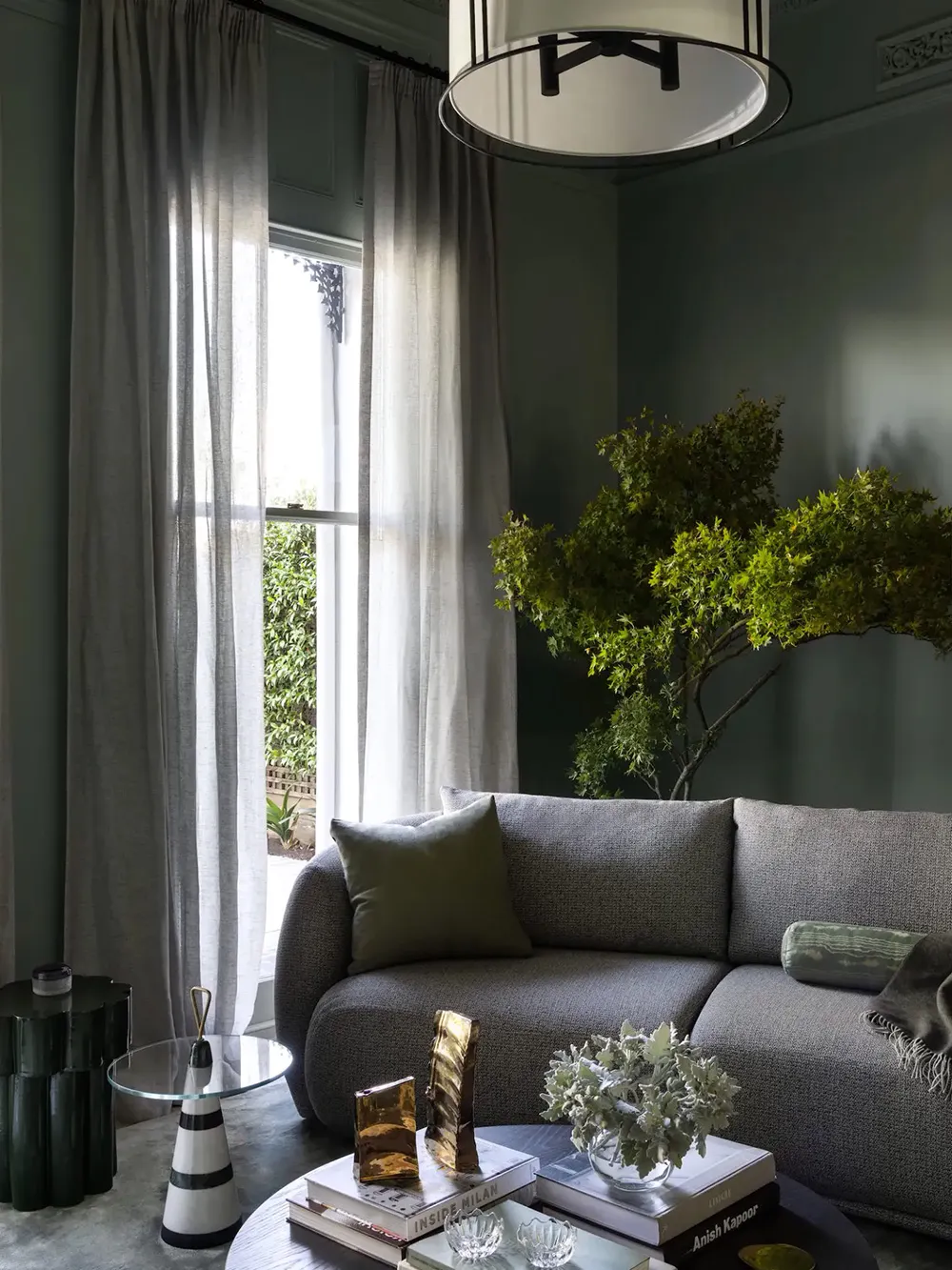 Спокойный современный интерьер в Мельбурне с пастельными вставками и искусством - Gallery image 4