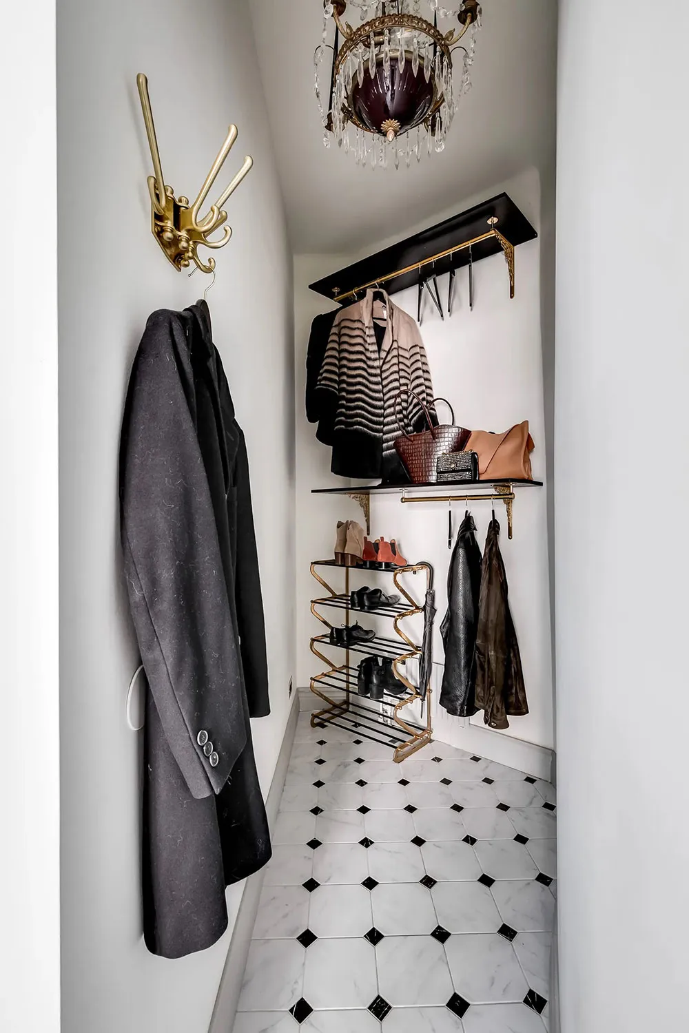 Szwedzki mieszkanie z windową schodami i sypialnią za szybą (72 m²) - Gallery image 27