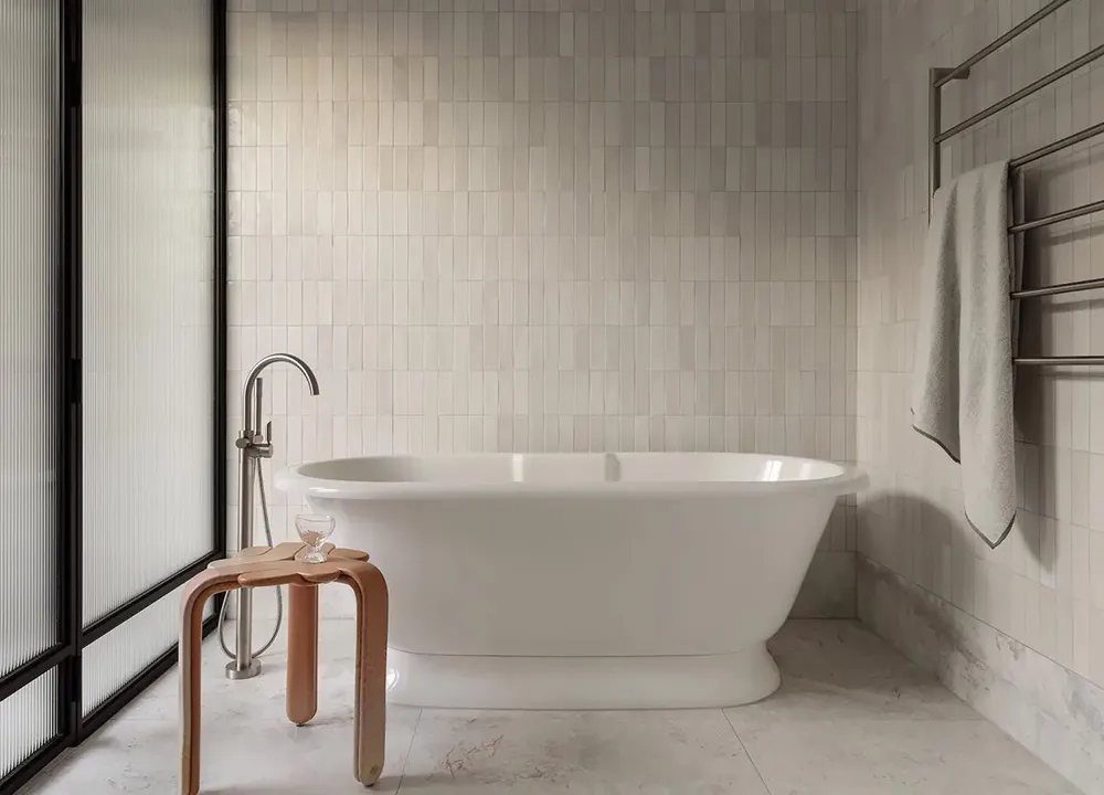 Спокойный современный интерьер в Мельбурне с пастельными вставками и искусством - Gallery image 19