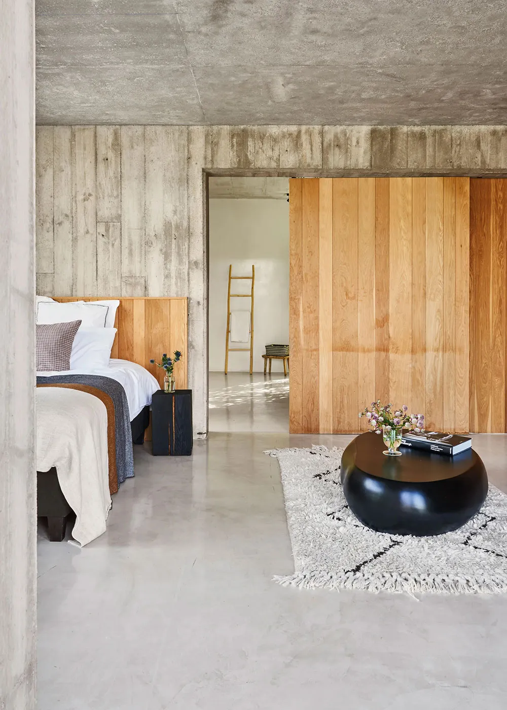 Piękno przemysłowych detali w designie nowoczesnej wille na Ibice - Gallery image 13