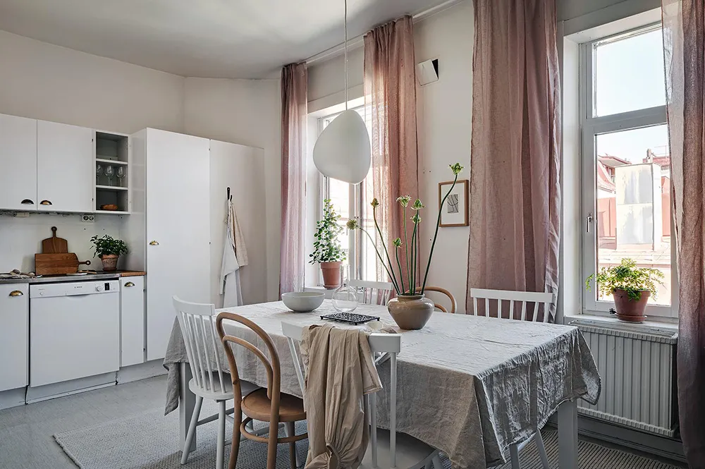 Уютный черно-белый интерьер шведской квартиры - Gallery image 18