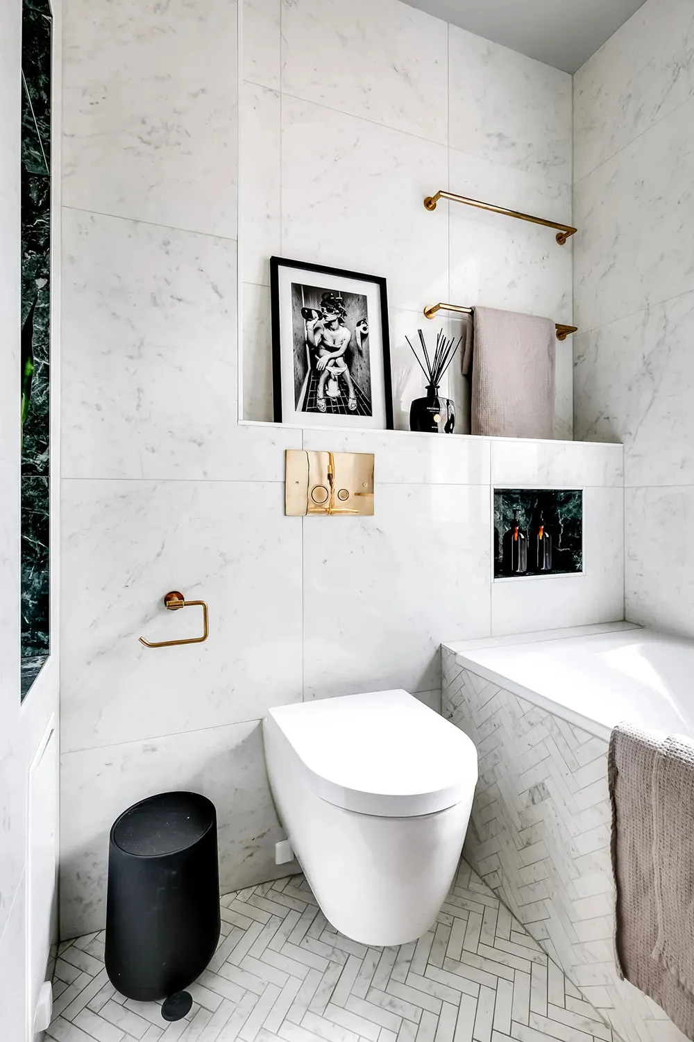 Szwedzki mieszkanie z windową schodami i sypialnią za szybą (72 m²) - Gallery image 21