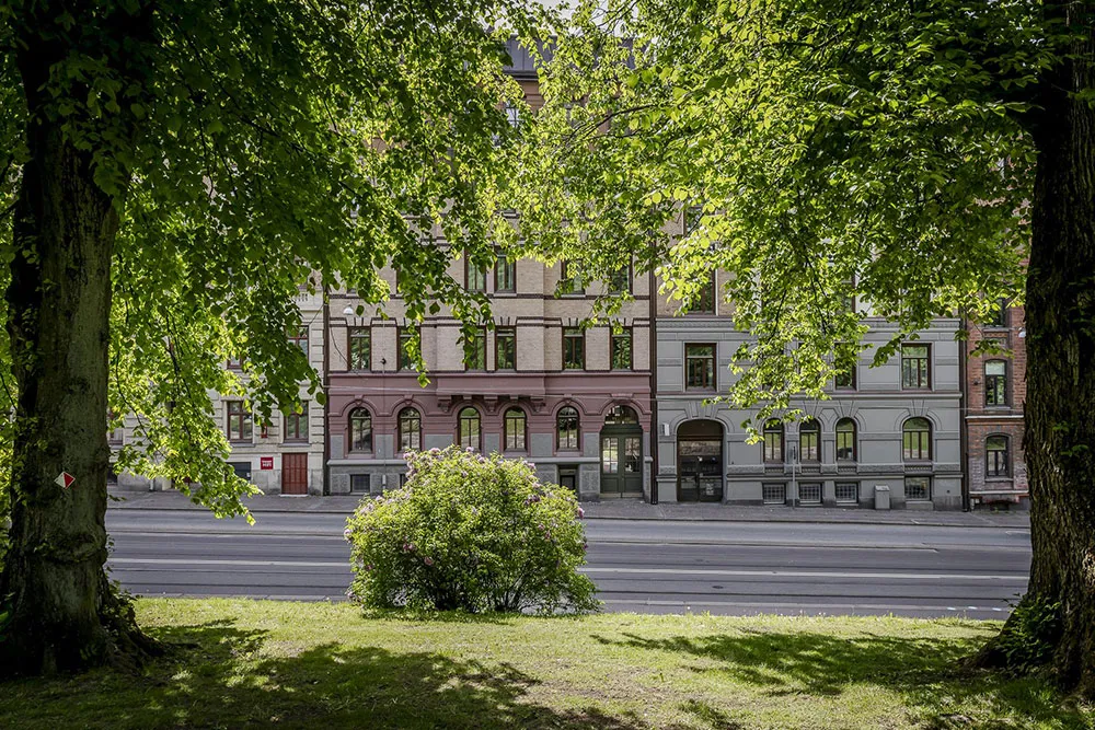 Sand-beige accents in the design of a light Scandinavian apartment (55 sq. m) - Gallery image 27