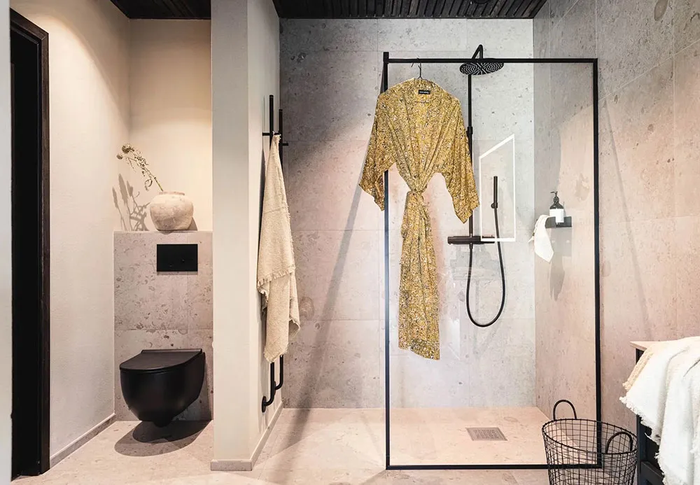 Стильные натуральные интерьеры шведского дома из дерева и камня - Gallery image 12