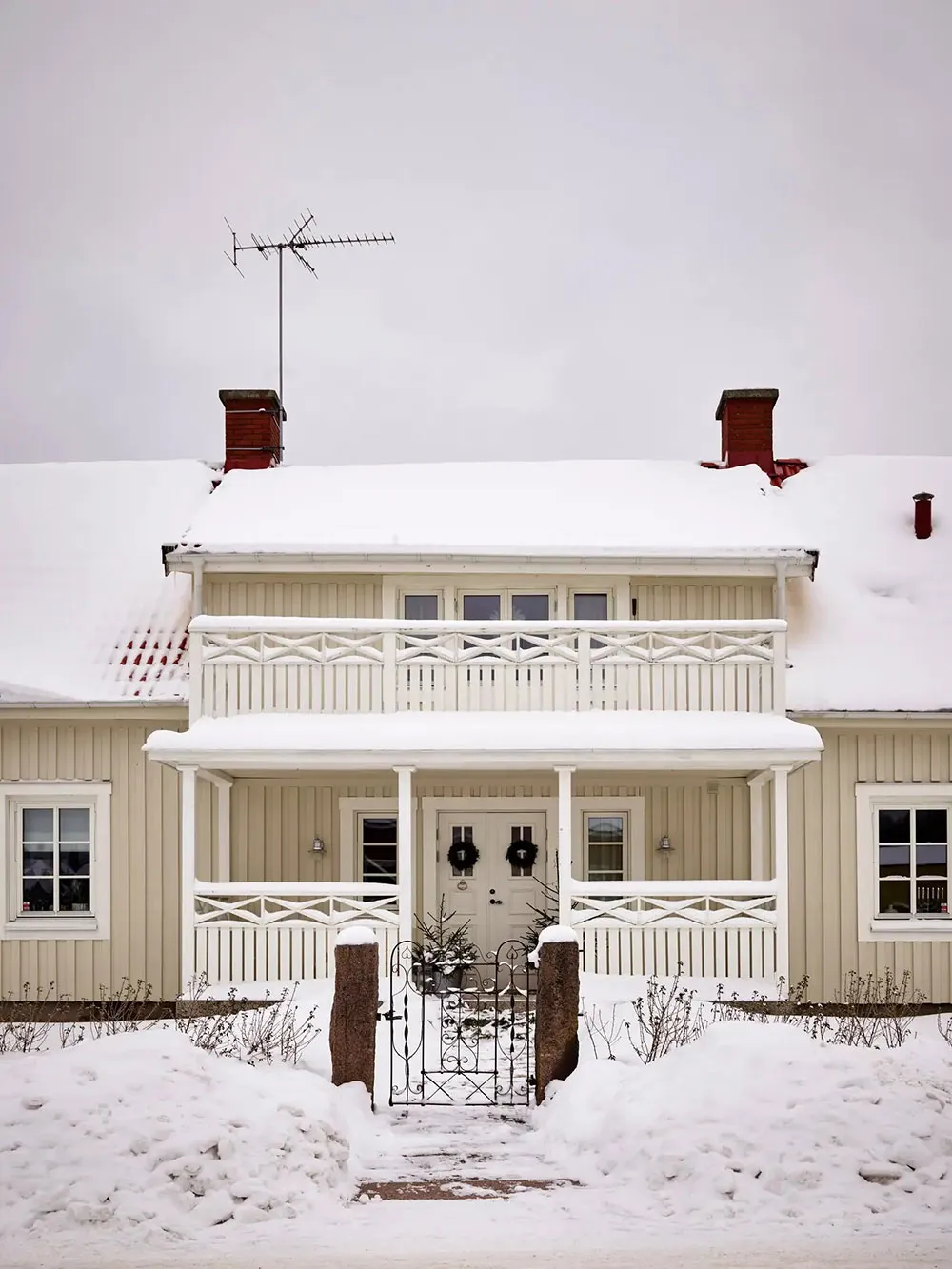 Gemütlicher Winter in einer schwedischen Dorfstraße - 13